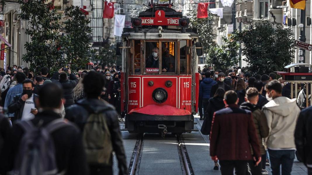 İstanbul'a üç ayda 3,7 milyon turist! İlk sırada hangi ülke var? 7